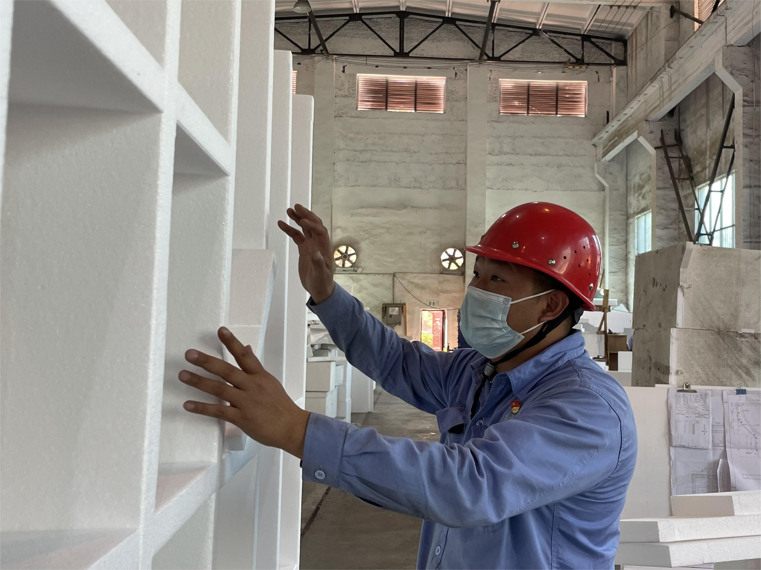【身邊榜樣】雷建偉：扎根一線深耕耘，力行匠人“?！背霾?></div>
                    <div   id=